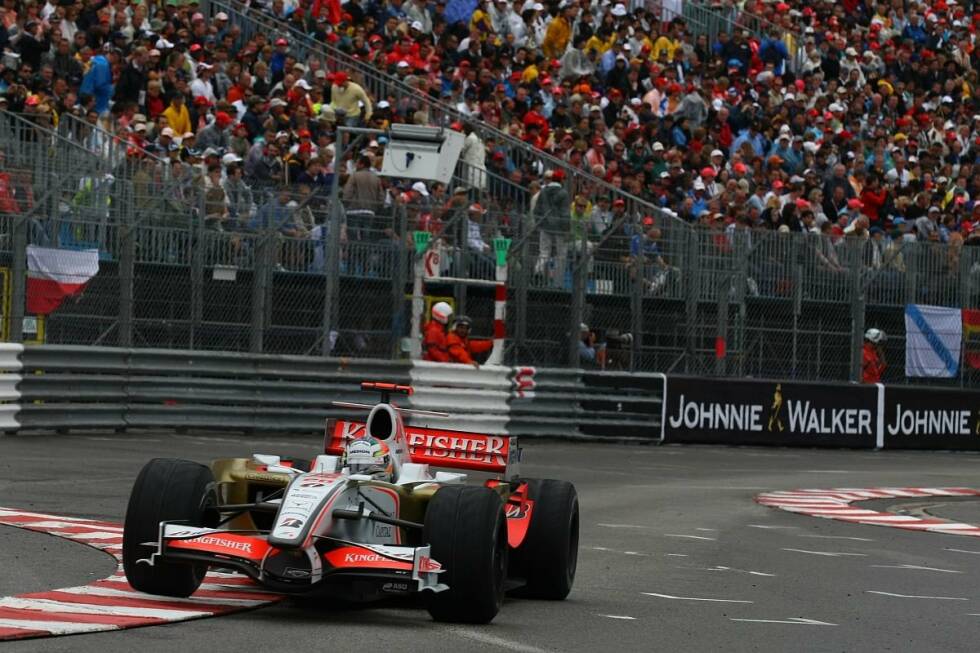 Foto zur News: Mai 2008: Wie sehr Freud und Leid in der Formel 1 manchmal zusammenliegen, erfährt Adrian Sutil in Monte Carlo. Als Pilot im inzwischen in Force India umbenannten Team liegt er im Rennen sensationell an vierter Stelle, als er von Kimi Räikkönen in der Hafenschikane abgeschossen wird. Das Auto ist nicht mehr fahrbar, Sutil scheidet kurz vor Schluss aus. Ohne Punkte wird er am Saisonende WM-20.