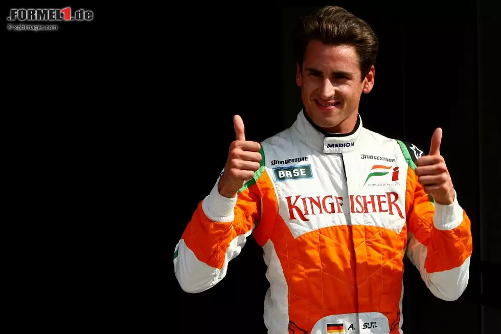September 2009: Daumen hoch für eine klasse Leistung: Adrian Sutil beendet den Monza-Grand-Prix als solider Vierter. Es ist bis heute sein bestes Formel-1-Ergebnis. Foto zur News: September 2009: Daumen hoch für eine klasse Leistung: Adrian Sutil beendet den Monza-Grand-Prix als solider Vierter. Es ist bis heute sein bestes Formel-1-Ergebnis.