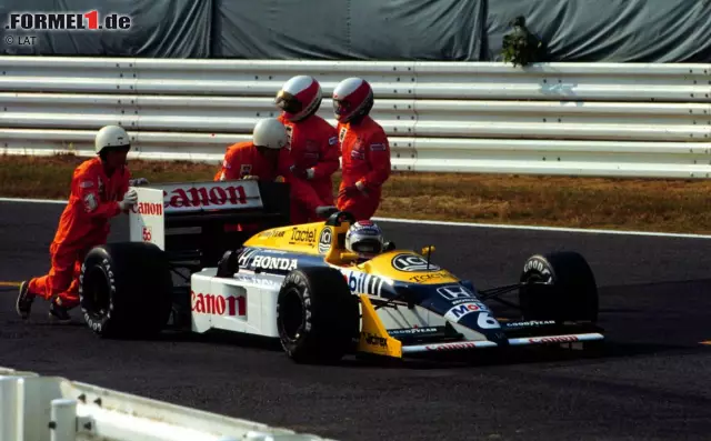 Foto zur News: 1987: Nigel Mansell kommt mit zwölf Punkten Rückstand auf Nelson Piquet zum vorletzten Saisonrennen, dem ersten Grand Prix überhaupt auf der japanischen Strecke. Doch Mansell fliegt im Training in den S-Kurven ab, zieht sich Rückenprellungen zu und muss am Sonntag tatenlos dabei zusehen, wie sein gehasster Williams-Teamkollege trotz eines Honda-Motorschadens kampflos Weltmeister wird.