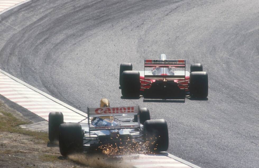 Foto zur News: 1991: Ayrton Senna zehrt vom starken Saisonbeginn und kann schon in Suzuka alles entscheiden, doch Nigel Mansells Williams ist eigentlich das Maß aller Dinge. Trotzdem reicht es erneut für den brasilianischen McLaren-Piloten: Während sich Mansell in seinem Windschatten in der neunten Runde ins Kiesbett dreht und alles verliert, wird Senna hinter Alain Prost Zweiter und damit zum dritten Mal Champion.