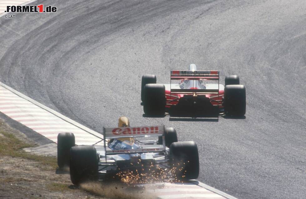 Foto zur News: 1991: Ayrton Senna zehrt vom starken Saisonbeginn und kann schon in Suzuka alles entscheiden, doch Nigel Mansells Williams ist eigentlich das Maß aller Dinge. Trotzdem reicht es erneut für den brasilianischen McLaren-Piloten: Während sich Mansell in seinem Windschatten in der neunten Runde ins Kiesbett dreht und alles verliert, wird Senna hinter Alain Prost Zweiter und damit zum dritten Mal Champion.