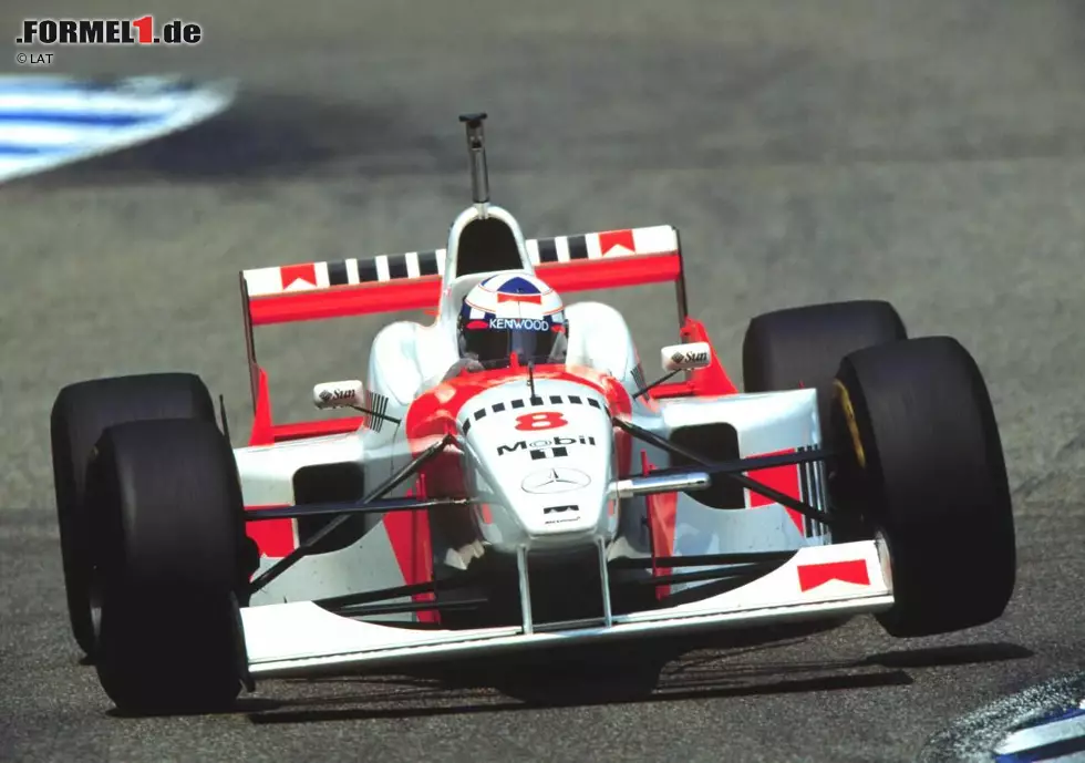 Platz 2: David Coulthard, 246 Grands Prix. Seit dem vergangenen Sonntag ist Coulthard die Position des britischen Rekordteilnehmers in der Formel 1 los. Bei Williams und McLaren verfügte Coulthard über Fahrzeuge, mit denen er hätte um die Weltmeisterschaft fahren können, doch der große Triumph bleib ihm verwehrt. Bei McLaren musste er mitansehen, wie Mika Häkkinen 1998 und 1999 den Titel einfuhr. Foto zur News: Platz 2: David Coulthard, 246 Grands Prix. Seit dem vergangenen Sonntag ist Coulthard die Position des britischen Rekordteilnehmers in der Formel 1 los. Bei Williams und McLaren verfügte Coulthard über Fahrzeuge, mit denen er hätte um die Weltmeisterschaft fahren können, doch der große Triumph bleib ihm verwehrt. Bei McLaren musste er mitansehen, wie Mika Häkkinen 1998 und 1999 den Titel einfuhr.