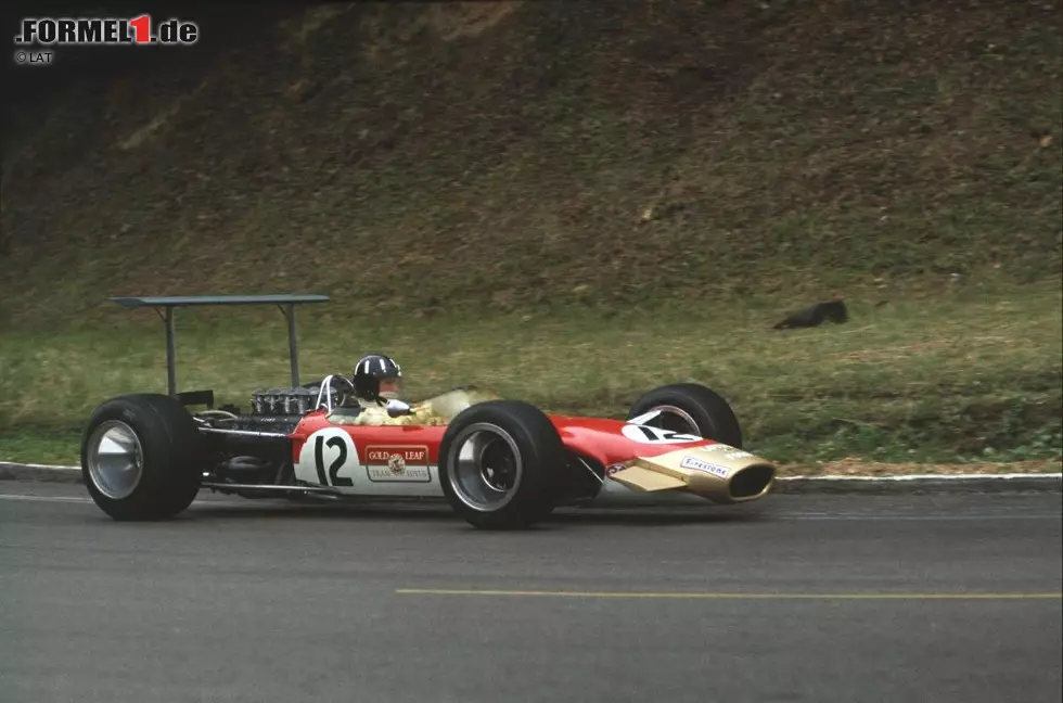 Foto zur News: Platz 4: Graham Hill, 176 Grands Prix. Die Vita des eleganten Briten sucht in der Motorsport-Geschichte ihres Gleichen. Neben zwei WM-Titeln in der Formel 1 gewann Hill 1966 auch das 500 Meilenrennen von Indianapolis. 1972 folgte ein Sieg bei den 24 Stunden von Le Mans.