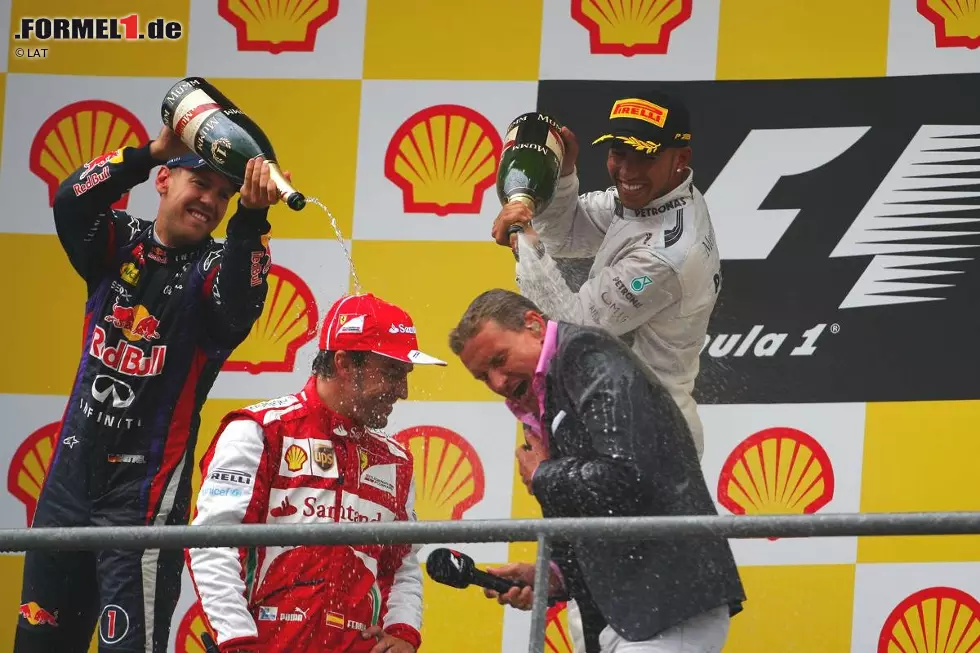 Foto zur News: Später ließ Coulthard seine Formel-1-Karriere bei Red Bull ausklingen, über das Kapitel DTM legen wir an dieser Stelle wohlwollend den Mantel des Schweigens. Heute ist Coulthard unter anderem als TV-Experte und Podium-Interviewer tätig, wobei er schon mehrfach von Sebastian Vettel und Co. nass gemacht wurde.