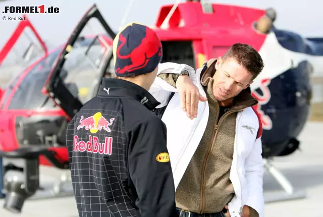 Foto zur News: Felix Baumgartner (Stratos-Rekordspringer und Red-Bull-Kollege): "Gratulation, Sebastian, wohlverdient! Du bist ein echter Champion und auch ein Leader. An all die Nörgler, die sagen, dass er das beste Auto hatte: Die Entwicklung des Autos ist halt Teil dieses Sports. Zeigt also Respekt für jemanden, der mit 18 in die Formel 1 gekommen und jetzt vierfacher Weltmeister ist. Und, übrigens: Senna ist immer noch der Größte, da stimme ich zu!"