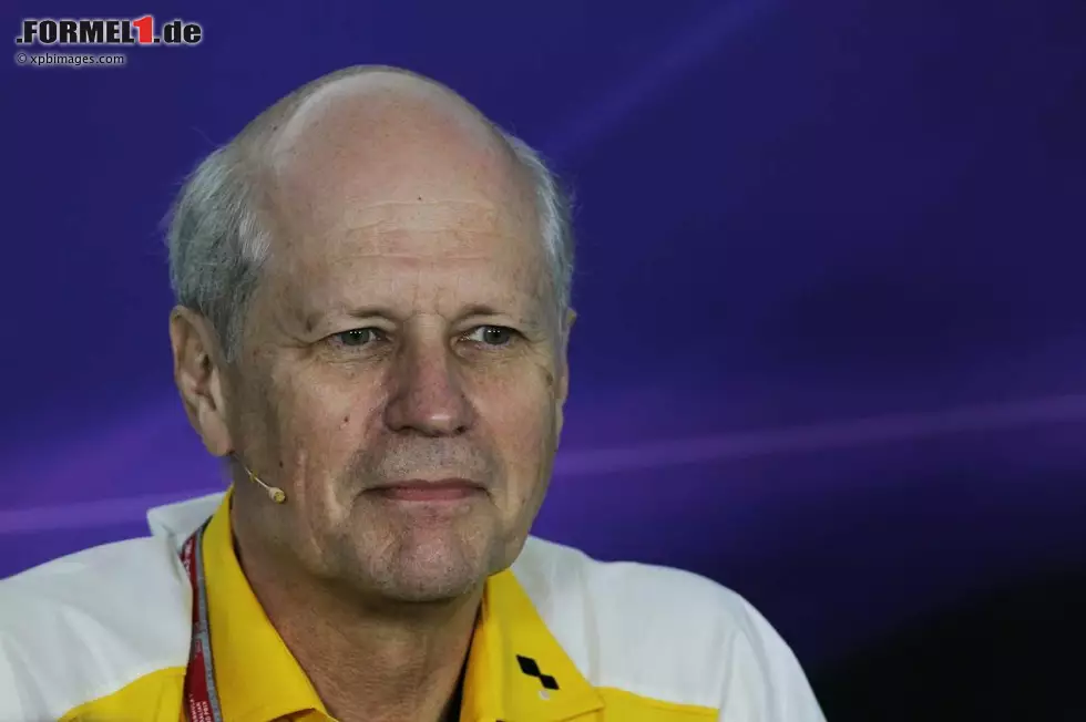 Jean-Michel Jalinier (Präsident des Motorenherstellers Renault): "Wir gratulieren Sebastian Vettel ganz herzlich zum vierten Weltmeistertitel. Er hat seine Extraklasse dieses Jahr gegen sehr starke Gegner bewiesen und gewinnt die WM völlig verdient. Auch für Renault ist dies ein großer Moment. Zum elften Mal ist ein Pilot mit unseren Motoren Fahrerweltmeister geworden. Alleine fünf dieser Titel holten unsere Partner mit dem Renault-V8-Motor. Wir sind unglaublich stolz, diese gesamte Ära hindurch erstklassige Qualität und Leistung geliefert zu haben. So konnten wir großen Rennfahrern wie Sebastian Vettel die Möglichkeit geben, ihr Talent angemessen zu entfalten." Foto zur News: Jean-Michel Jalinier (Präsident des Motorenherstellers Renault): "Wir gratulieren Sebastian Vettel ganz herzlich zum vierten Weltmeistertitel. Er hat seine Extraklasse dieses Jahr gegen sehr starke Gegner bewiesen und gewinnt die WM völlig verdient. Auch für Renault ist dies ein großer Moment. Zum elften Mal ist ein Pilot mit unseren Motoren Fahrerweltmeister geworden. Alleine fünf dieser Titel holten unsere Partner mit dem Renault-V8-Motor. Wir sind unglaublich stolz, diese gesamte Ära hindurch erstklassige Qualität und Leistung geliefert zu haben. So konnten wir großen Rennfahrern wie Sebastian Vettel die Möglichkeit geben, ihr Talent angemessen zu entfalten."