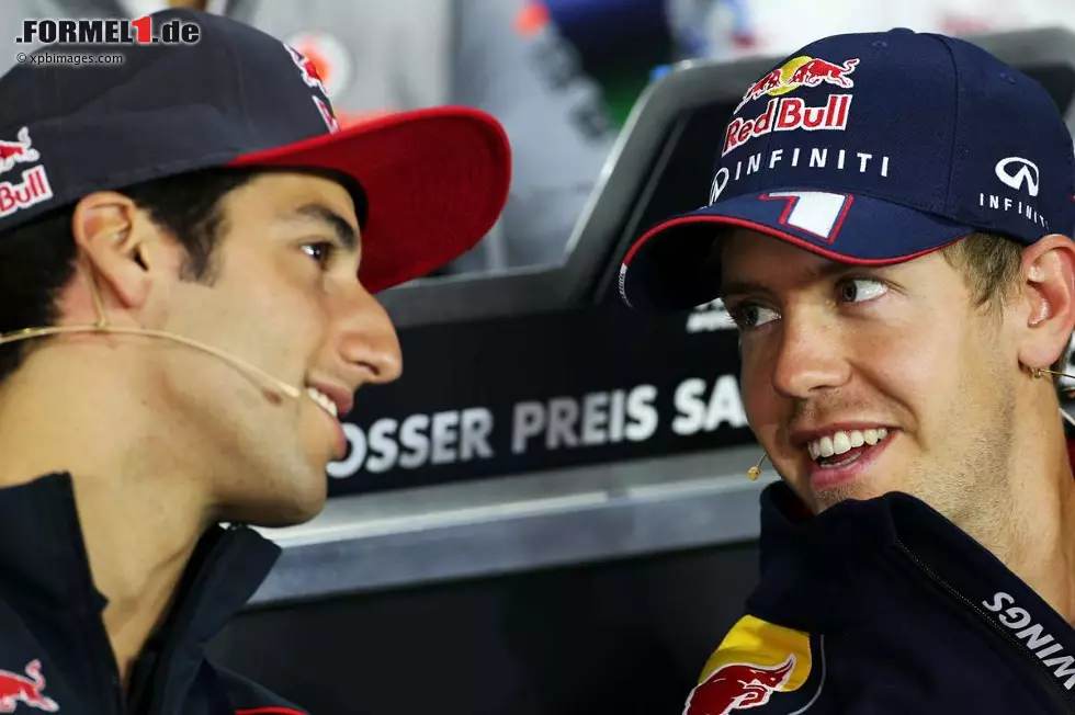 Daniel Ricciardo (Toro-Rosso-Fahrer, zukünftiger Vettel-Teamkollege bei Red Bull): "Phänomenal! Vor allem seit der Sommerpause, als er sich den Titel gekrallt hat und niemanden auch nur dran schnuppern ließ!" Foto zur News: Daniel Ricciardo (Toro-Rosso-Fahrer, zukünftiger Vettel-Teamkollege bei Red Bull): "Phänomenal! Vor allem seit der Sommerpause, als er sich den Titel gekrallt hat und niemanden auch nur dran schnuppern ließ!"