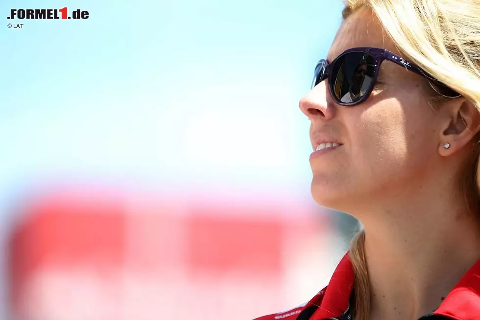 Am 11. Oktober 2013 dann das völlig Unerwartete: Maria de Villota wird leblos in einem Hotelzimmer in Sevilla gefunden. Wiederbelebungsmaßnahmen scheitern, kurz darauf bestätigt die Familie der Spanierin ihren Tod. Maria de Villota wurde nur 33 Jahre alt. Foto zur News: Am 11. Oktober 2013 dann das völlig Unerwartete: Maria de Villota wird leblos in einem Hotelzimmer in Sevilla gefunden. Wiederbelebungsmaßnahmen scheitern, kurz darauf bestätigt die Familie der Spanierin ihren Tod. Maria de Villota wurde nur 33 Jahre alt.