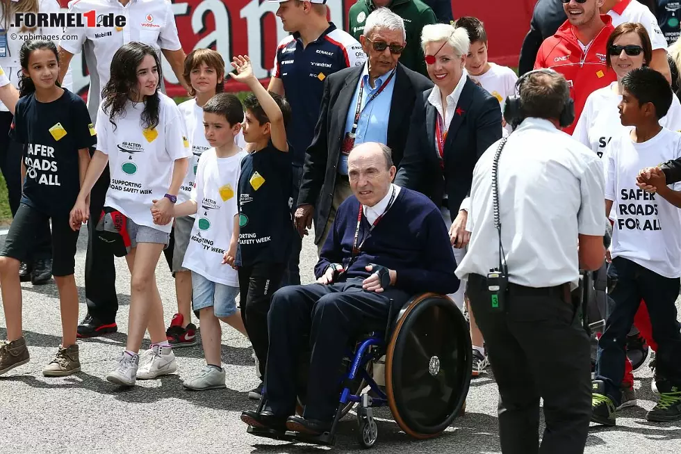 Verstärkt engagiert sich Maria de Villota nun für die Sicherheitskampagnen der FIA, wie hier mit Williams-Teamchef Frank Williams. Als Botschafterin für Frauen im Motorsport ist sie eine begehrte Gesprächspartnerin bei FIA-Foren und sonstigen Aktivitäten des Weltverbands. Außerdem bringt sie ihre Geschichte zu Papier, arbeitet an einem Buch. Foto zur News: Verstärkt engagiert sich Maria de Villota nun für die Sicherheitskampagnen der FIA, wie hier mit Williams-Teamchef Frank Williams. Als Botschafterin für Frauen im Motorsport ist sie eine begehrte Gesprächspartnerin bei FIA-Foren und sonstigen Aktivitäten des Weltverbands. Außerdem bringt sie ihre Geschichte zu Papier, arbeitet an einem Buch.