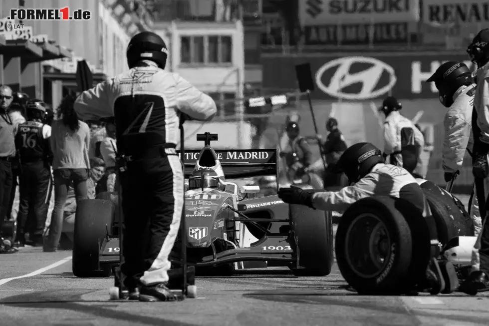 Karun Chandhok (ehemaliger Formel-1-Fahrer): "Tragische Neuigkeiten über Maria de Villota. Saß erst kürzlich bei einem Treffen der FIA-Fahrerkommission neben ihr. Hat viel für Frauen im Motorsport getan." Foto zur News: Karun Chandhok (ehemaliger Formel-1-Fahrer): "Tragische Neuigkeiten über Maria de Villota. Saß erst kürzlich bei einem Treffen der FIA-Fahrerkommission neben ihr. Hat viel für Frauen im Motorsport getan."