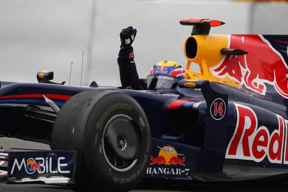 Foto zur News: Nürburgring 2009: Endlich gewinnt Webber seinen ersten Grand Prix - im 130. Anlauf. So lang hat vor ihm noch niemand gebraucht. Nicht einmal Rubens Barrichello (124).