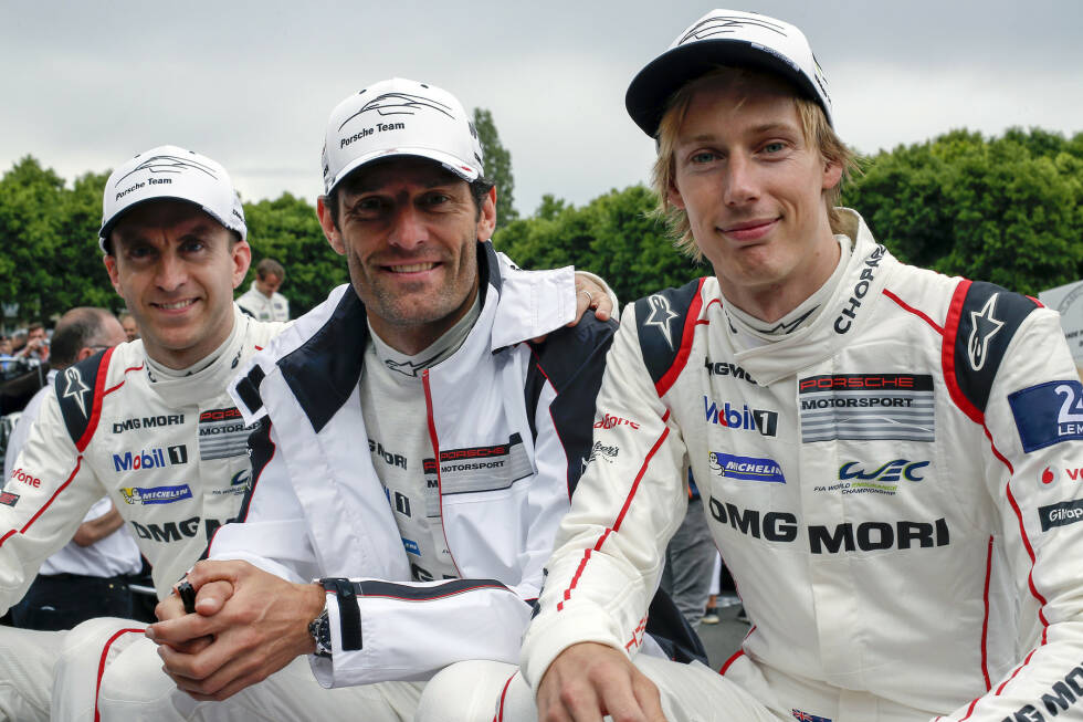 Foto zur News: Webber wechselt zu Porsche in die WEC und stellt sich nach seinen Mercedes-Abflügen erneut der Herausforderung Le Mans. Seine Teampartner: Timo Bernhard (li.) und Neuseelands Ex-Red-Bull-Junior Brendon Hartley (re.).