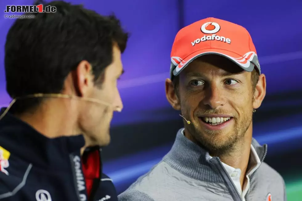 Foto zur News: Jenson Button: "Jetzt ist ein Cockpit für jemand anderen frei, nicht wahr? Keine große Überraschung. Mark hatte eine ähnliche Karriere wie ich: Zuerst hatte er Schwierigkeiten, ein gutes Cockpit zu finden, aber in den späteren Jahren hatte er ein Team, mit dem er Rennen gewinnen konnte. Der Zeitpunkt ist für ihn richtig. Grundsätzlich ist es traurig, einen Fahrer mit jeder Menge Talent und einen Fahrer, der immer seine Meinung gesagt hat, gehen zu sehen. Es gibt nicht genug Fahrer in diesem Sport, die immer ihre Meinung sagen."