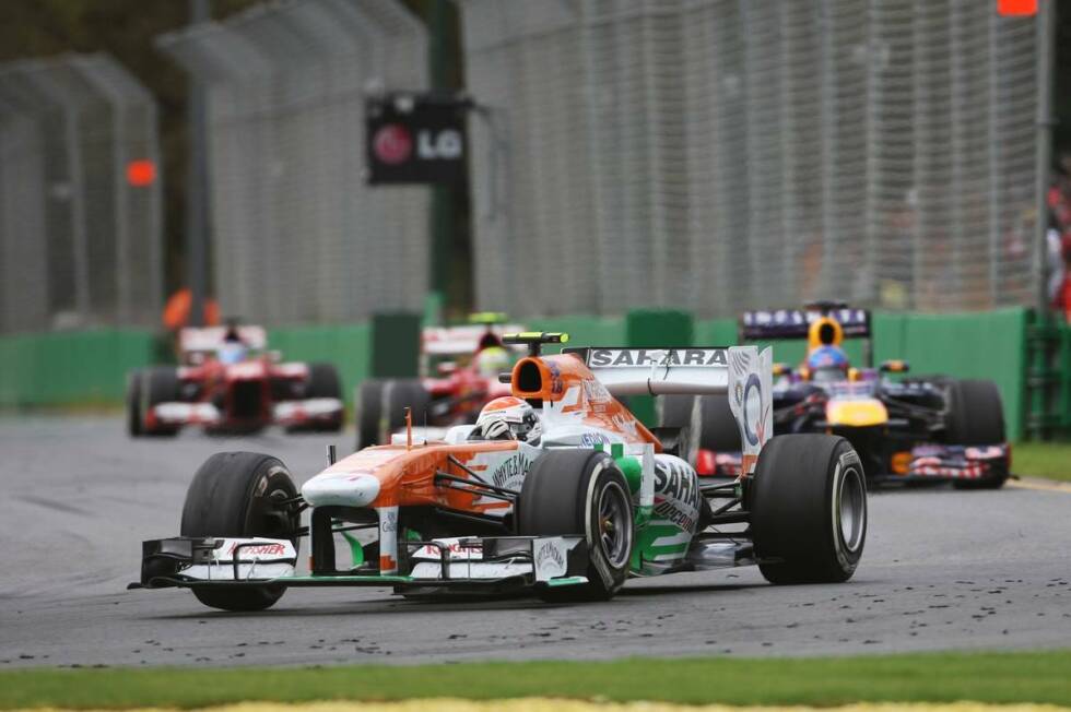 Foto zur News: Comeback nach Maß: Adrian Sutil startet nach einem Jahr Grand-Prix-Pause auf den härteren Reifen und führt das Rennen im Albert Park strategiebedingt zweimal an - seine ersten Führungsrunden in der Formel 1. Am Ende wird es immerhin Platz sieben, vor Teamkollege Paul di Resta.
