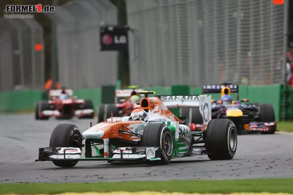 Foto zur News: Comeback nach Maß: Adrian Sutil startet nach einem Jahr Grand-Prix-Pause auf den härteren Reifen und führt das Rennen im Albert Park strategiebedingt zweimal an - seine ersten Führungsrunden in der Formel 1. Am Ende wird es immerhin Platz sieben, vor Teamkollege Paul di Resta.