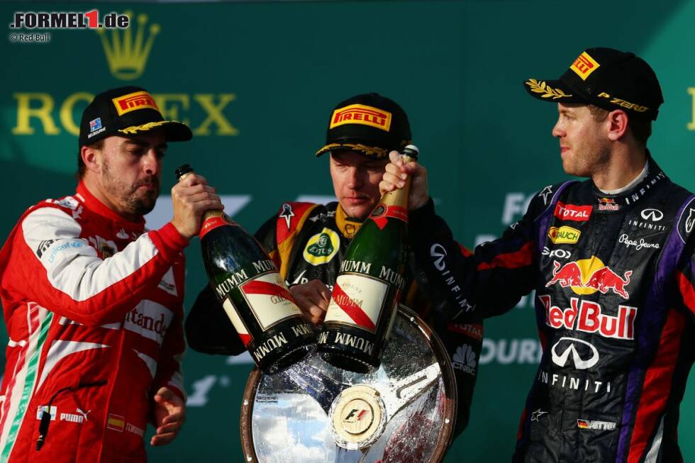 Foto zur News: &quot;Reifenflüsterer&quot; Kimi Räikkönen triumphiert beim Saisonauftakt mit Zweistoppstrategie. Erster Kommentar des &quot;Iceman&quot;: &quot;Ich hab&#039; euch ja gesagt, das Auto ist gut!&quot; WM-Stand nach einem von 19 Rennen: Räikkönen 25 - Alonso 18 - Vettel 15 - Hamilton 10.