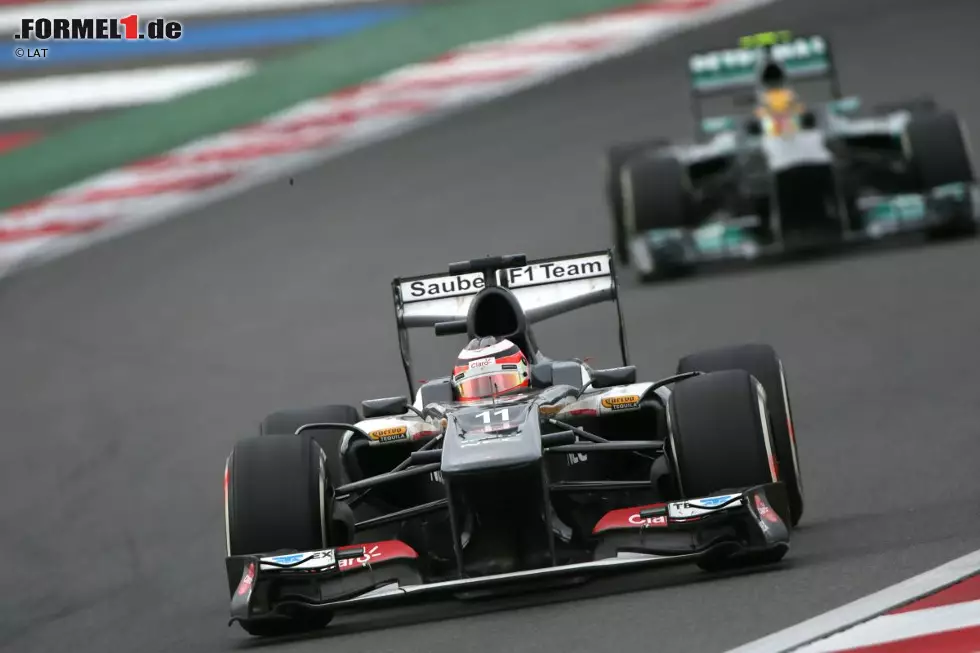 Mann des Rennens ist diesmal aber ein Deutscher: Nico Hülkenberg fährt in der vielleicht wichtigsten Phase seiner Karriere eines der besten Rennen seines Lebens, hält im Finish dank Sauber-Topspeed sogar Lewis Hamilton und Alonso in Schach, hilft seinem Landsmann Sebastian Vettel so im WM-Kampf und wird sensationell Vierter. Foto zur News: Mann des Rennens ist diesmal aber ein Deutscher: Nico Hülkenberg fährt in der vielleicht wichtigsten Phase seiner Karriere eines der besten Rennen seines Lebens, hält im Finish dank Sauber-Topspeed sogar Lewis Hamilton und Alonso in Schach, hilft seinem Landsmann Sebastian Vettel so im WM-Kampf und wird sensationell Vierter.