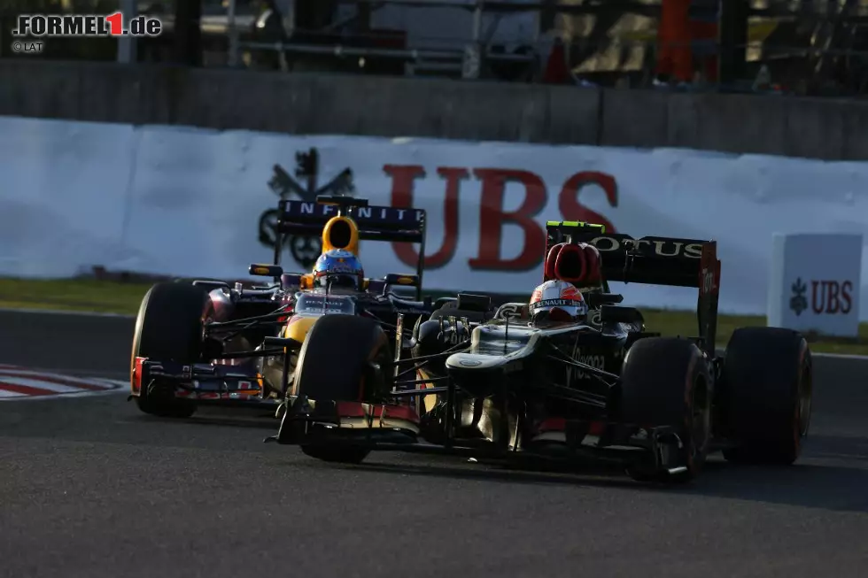 Aber Sebastian Vettel muss diesmal kämpfen: gegen Mark Webber, dessen Crew sich in der Strategie vergreift, und vor allem gegen Romain Grosjean, den Führenden der ersten Runden. Am Ende überwindet der Deutsche aber wider alle Hindernisse und gewinnt. Den ersten WM-Matchball verwandelt er noch nicht, aber der Titelkampf ist jetzt nur noch eine Sache zwischen Vettel und Fernando Alonso, der Vierter wird. WM-Stand nach 15 von 19 Rennen: Vettel 297 - Alonso 207. Foto zur News: Aber Sebastian Vettel muss diesmal kämpfen: gegen Mark Webber, dessen Crew sich in der Strategie vergreift, und vor allem gegen Romain Grosjean, den Führenden der ersten Runden. Am Ende überwindet der Deutsche aber wider alle Hindernisse und gewinnt. Den ersten WM-Matchball verwandelt er noch nicht, aber der Titelkampf ist jetzt nur noch eine Sache zwischen Vettel und Fernando Alonso, der Vierter wird. WM-Stand nach 15 von 19 Rennen: Vettel 297 - Alonso 207.