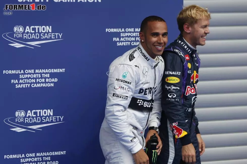 Die Konkurrenz schöpft Hoffnung, dass es für Sebastian Vettel doch noch eine kalte Dusche geben könnte, aber die Pole-Position von Lewis Hamilton in Belgien bleibt ein Strohfeuer. In Wahrheit hat Red Bull in der Sommerpause mit neuen Teilen noch einmal nachgelegt und den Vorsprung auf die Konkurrenz sogar eher vergrößert. Foto zur News: Die Konkurrenz schöpft Hoffnung, dass es für Sebastian Vettel doch noch eine kalte Dusche geben könnte, aber die Pole-Position von Lewis Hamilton in Belgien bleibt ein Strohfeuer. In Wahrheit hat Red Bull in der Sommerpause mit neuen Teilen noch einmal nachgelegt und den Vorsprung auf die Konkurrenz sogar eher vergrößert.