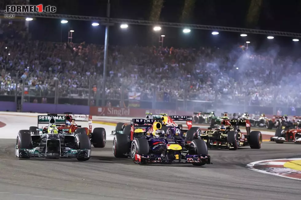 Sieger beim Nachtrennen: natürlich wieder Sebastian Vettel. Rosberg kann nur auf den ersten Metern die Nase ein bisschen reinhalten, danach ist der dreimalige Weltmeister eine Klasse für sich. Nicht einmal das Mercedes-Safety-Car kann für Unruhe sorgen. Foto zur News: Sieger beim Nachtrennen: natürlich wieder Sebastian Vettel. Rosberg kann nur auf den ersten Metern die Nase ein bisschen reinhalten, danach ist der dreimalige Weltmeister eine Klasse für sich. Nicht einmal das Mercedes-Safety-Car kann für Unruhe sorgen.