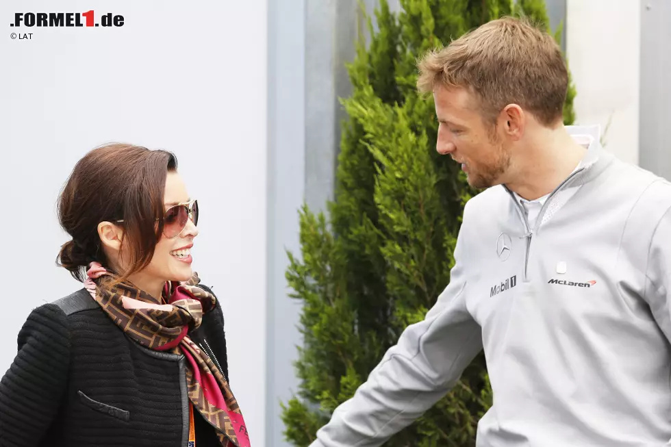 Foto zur News: Bei seinem Ex-Teamkollegen Jenson Button läuft&#039;s besser, was die Frauenwelt angeht. Ein kleiner Flirt mit Popsternchen Dannii Minogue zwischendurch ist drin, ...