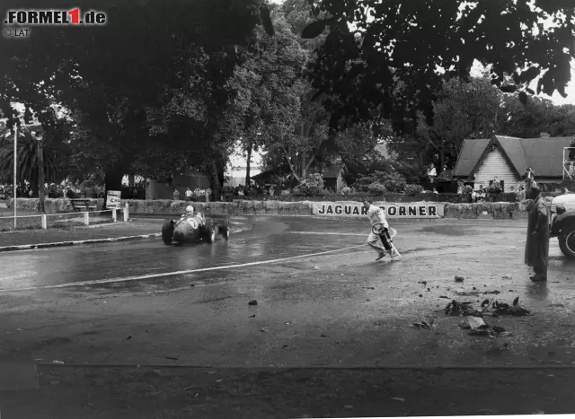 Foto zur News: 1996 wurde im Albert Park zum ersten Mal ein Formel-1-WM-Lauf ausgetragen. Bereits in den 1950er-Jahren fand zweimal ein Grand Prix von Australien in Melbourne statt, damals aber ohne WM-Status als "formelfreies Rennen". 1956 gewann Stirling Moss am Steuer eines Maserati 250F.