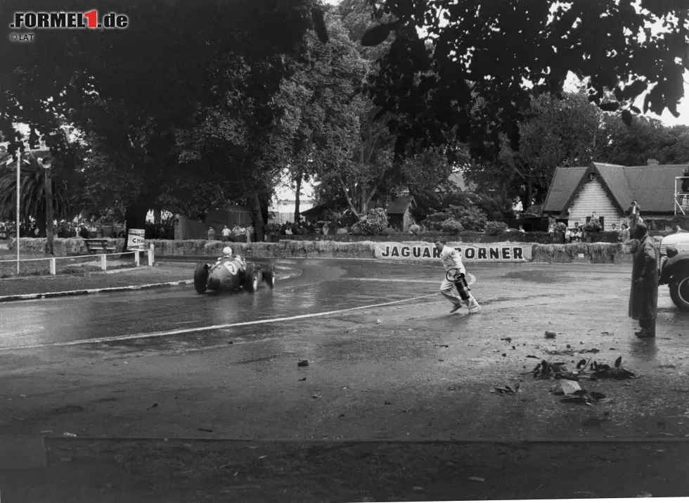 Foto zur News: 1996 wurde im Albert Park zum ersten Mal ein Formel-1-WM-Lauf ausgetragen. Bereits in den 1950er-Jahren fand zweimal ein Grand Prix von Australien in Melbourne statt, damals aber ohne WM-Status als &quot;formelfreies Rennen&quot;. 1956 gewann Stirling Moss am Steuer eines Maserati 250F.