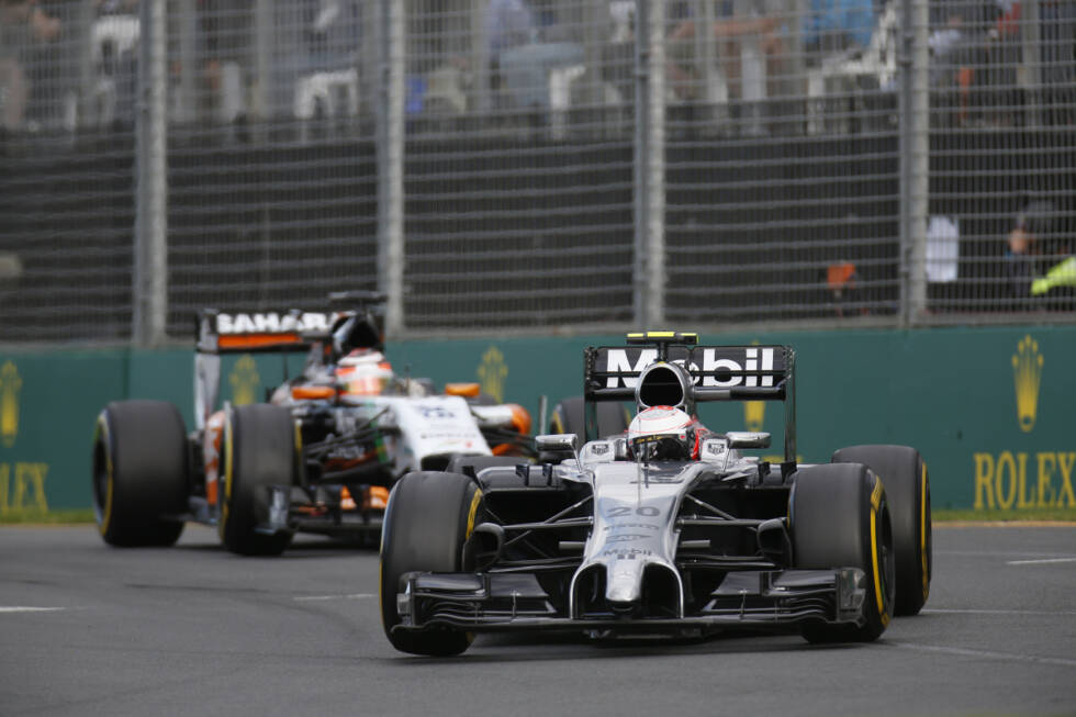Foto zur News: Gazzetta dello Sport (Italien): &quot;Langeweile, viel Spritkonsum und Pannen. Die Turbo-Ära der Formel 1 beginnt im Zeichen der Unsicherheit. Vettel und Hamilton gehen k.o. Nach neun Erfolgen in Serie ist dies für Vettel eine sehr schmerzhafte Niederlage. Der Weltmeister ist von seinem Renault-Motor verraten worden. Willkommen zurück McLaren! Rosberg fährt sein Auto wie eine Rakete.&quot;