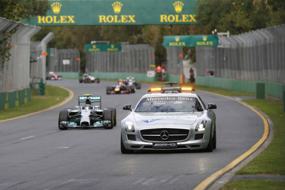 Foto zur News: Blick (Schweiz): &quot;Ordentlich was los in Melbourne: Rosberg dominiert. Vettel fliegt wie Polesetter Hamilton früh raus. Das Sauber-Team bleibt ohne Punkte. Und der zweitplatzierte Ricciardo wird nachträglich noch disqualifiziert. Ein total verkorkster Start in die neue V6-Turbo-Ära für Vettel und das komplette Red-Bull-Team. Nur wegen einer Safety-Car-Phase kriegt die Konkurrenz den entfesselten Rosberg noch einmal zu Gesicht. Doch kaum ist das Rennen wieder freigegeben, verabschiedet sich der 28-Jährige wieder.&quot;