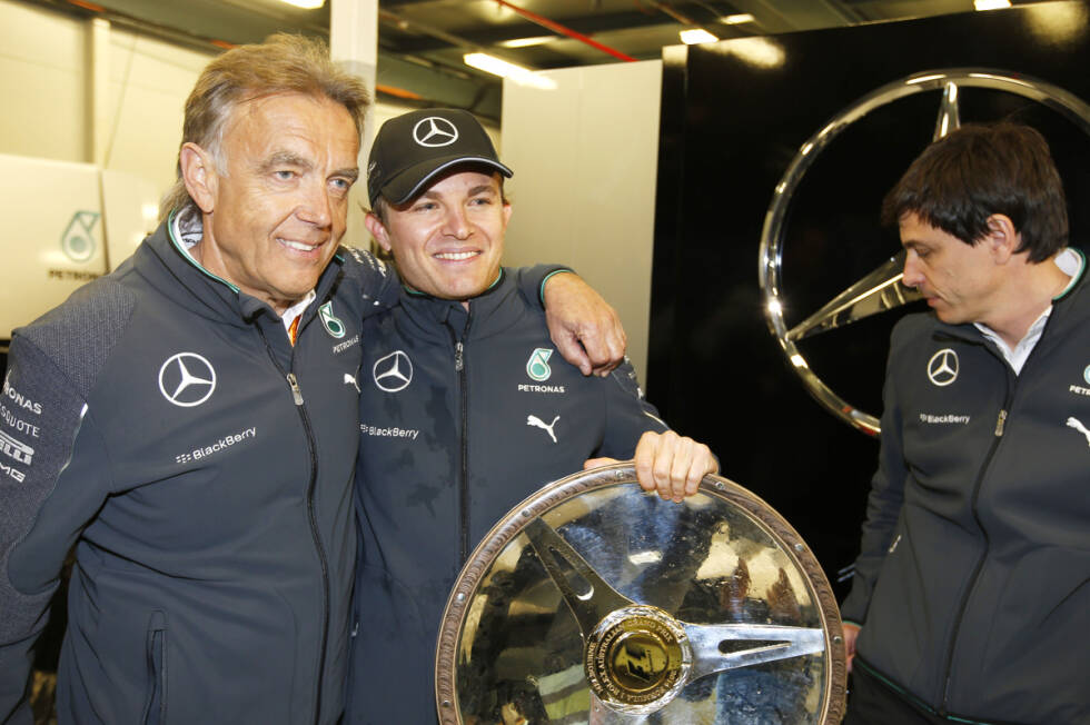 Foto zur News: Kronen Zeitung (Österreich): &quot;Mercedes ist die neue Benchmark der Formel 1. Das hat am Sonntag der überlegene Triumph des Deutschen Nico Rosberg im Auftaktrennen in Melbourne eindrucksvoll gezeigt.&quot;
