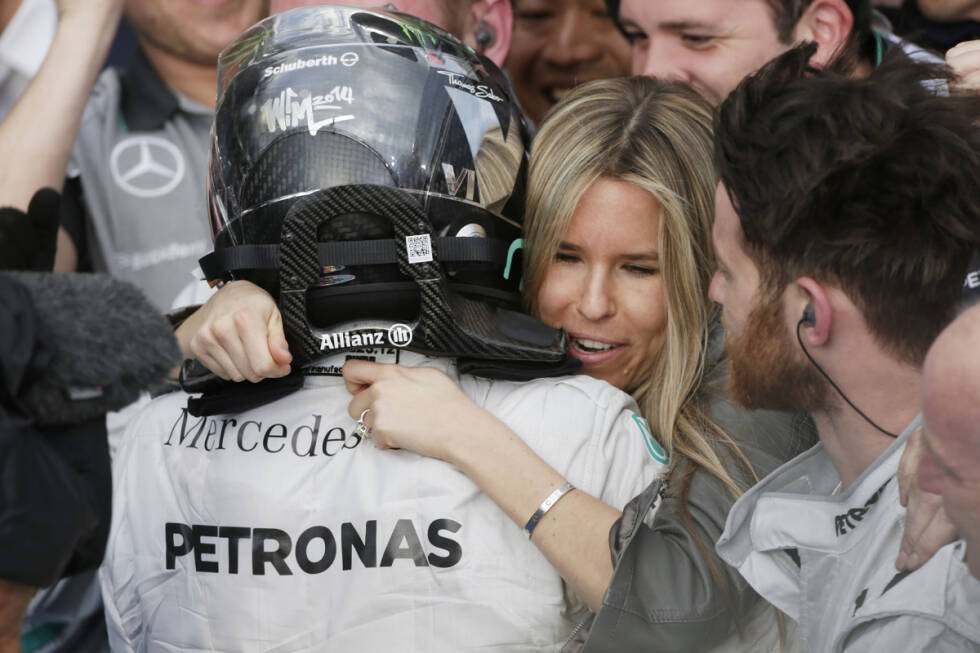 Foto zur News: L&#039;Equipe (Frankreich): &quot;In einem Rennen voller Unsicherheiten feiert Nico Rosberg einen am Ende logisch erscheinenden Sieg. Der Deutsche ist der Mann des Wochenendes, Lewis Hamilton hatte man den Sieg eher zugetraut. Hinter dem Deutschen gab es zahlreiche Überraschungen.&quot;