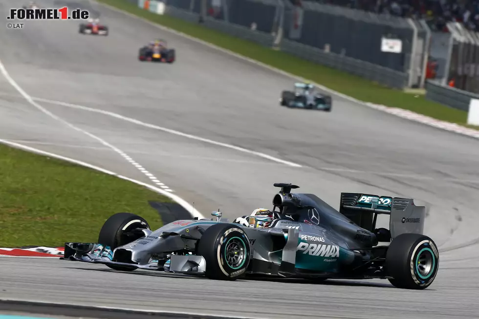Foto zur News: Daily Mirror (Großbritannien): &quot;Lewis Hamiltons Dürre ist beendet - und er brauchte dafür noch nicht einmal den berüchtigten sintflutartigen Regen von Malaysia.&quot;