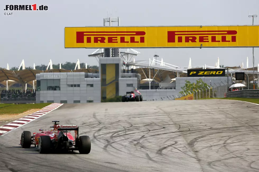 As (Spanien): "Hamilton gewann in Malaysia, Alonso wurde Vierter. Zu wenig Ferrari für so viel Mercedes. Hülkenberg ist der neue Kopfschmerz für Alonso." Foto zur News: As (Spanien): "Hamilton gewann in Malaysia, Alonso wurde Vierter. Zu wenig Ferrari für so viel Mercedes. Hülkenberg ist der neue Kopfschmerz für Alonso."