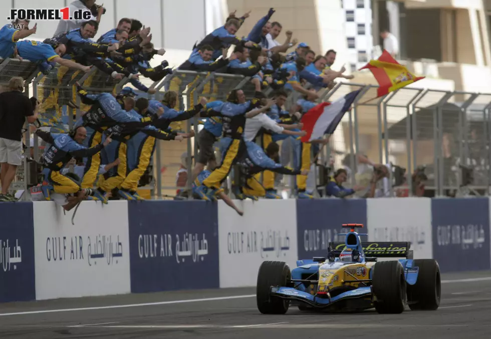 Mit drei Siegen ist Fernando Alonso Rekordhalter in Bahrain. 2005 und 2006 gewann er auf Renault, 2010 auf Ferrari. Sebastian Vettel und Felipe Massa konnten je zweimal gewinnen. Massa triumphierte 2007 und 2008 auf Ferrari, während Vettel die vergangenen beiden Auflagen für sich entscheiden konnte. Foto zur News: Mit drei Siegen ist Fernando Alonso Rekordhalter in Bahrain. 2005 und 2006 gewann er auf Renault, 2010 auf Ferrari. Sebastian Vettel und Felipe Massa konnten je zweimal gewinnen. Massa triumphierte 2007 und 2008 auf Ferrari, während Vettel die vergangenen beiden Auflagen für sich entscheiden konnte.
