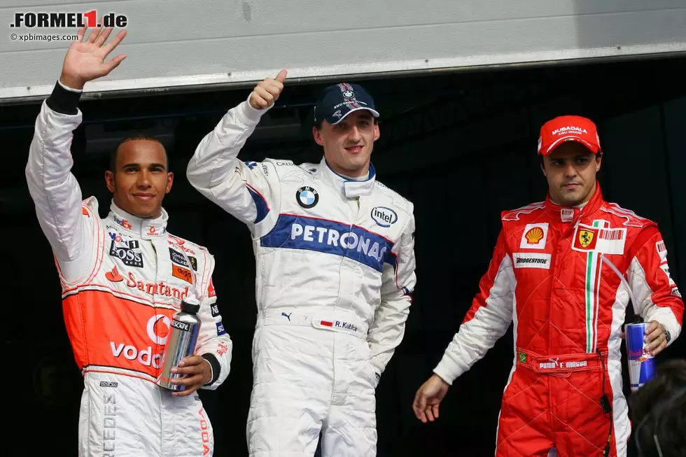 Sebastian Vettel und Michael Schumacher sind die einzigen Fahrer, die in Bahrain mehrmals auf Pole-Position gestanden sind. Schumacher startete bei der Premiere im Jahr 2004 und 2006 von der Pole, Vettel 2010 und 2011. Die weiteren Polesetter waren: Felipe Massa 2007, Robert Kubica 2008, Jarno Trulli 2009 und Nico Rosberg 2013. Kubicas Pole war die bisher einzige seiner Formel-1-Karriere. Foto zur News: Sebastian Vettel und Michael Schumacher sind die einzigen Fahrer, die in Bahrain mehrmals auf Pole-Position gestanden sind. Schumacher startete bei der Premiere im Jahr 2004 und 2006 von der Pole, Vettel 2010 und 2011. Die weiteren Polesetter waren: Felipe Massa 2007, Robert Kubica 2008, Jarno Trulli 2009 und Nico Rosberg 2013. Kubicas Pole war die bisher einzige seiner Formel-1-Karriere.