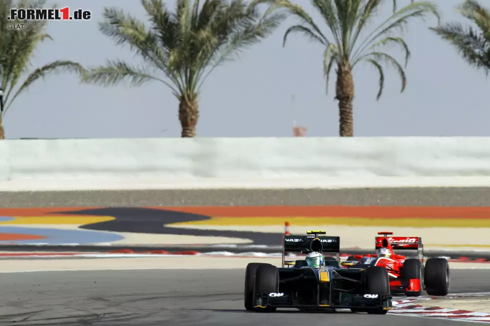 Das Rennen des Jahres 2010 war gleichzeitig der Saisonauftakt. Drei Teams - Lotus (heute Caterham), HRT und Virgin (heute Marussia) - gaben damals ihr Debüt. Nur eines der sechs Fahrzeuge der neuen Teams kam ins Ziel: Heikki Kovalainen (Lotus) auf Platz 15. Foto zur News: Das Rennen des Jahres 2010 war gleichzeitig der Saisonauftakt. Drei Teams - Lotus (heute Caterham), HRT und Virgin (heute Marussia) - gaben damals ihr Debüt. Nur eines der sechs Fahrzeuge der neuen Teams kam ins Ziel: Heikki Kovalainen (Lotus) auf Platz 15.
