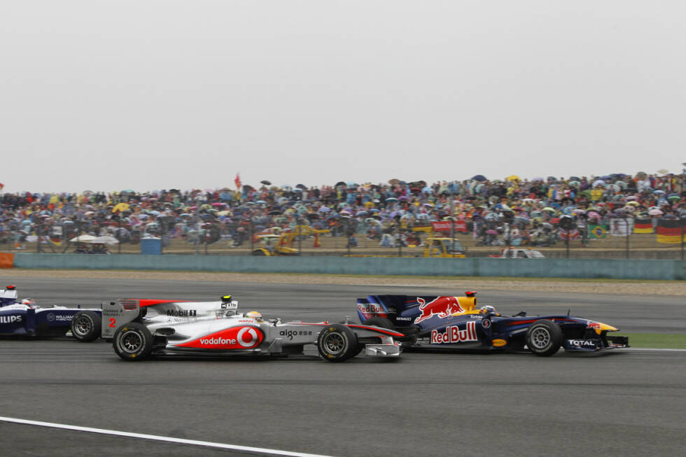 Foto zur News: In bisher zehn Rennen landete der Pole-Position-Mann nur zweimal nicht auf dem Podium. Sebastian Vettel wurde 2010 Sechster und Lewis Hamilton blieb 2007 im Kiesbett der Boxeneinfahrt stecken.