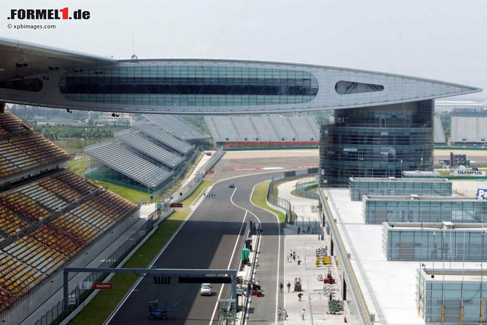 Foto zur News: Das bevorstehende Rennwochenende markiert die elfte Auflage des Grand Prix von China. 2004 wurde der Event in den Formel-1-Kalender aufgenommen.
