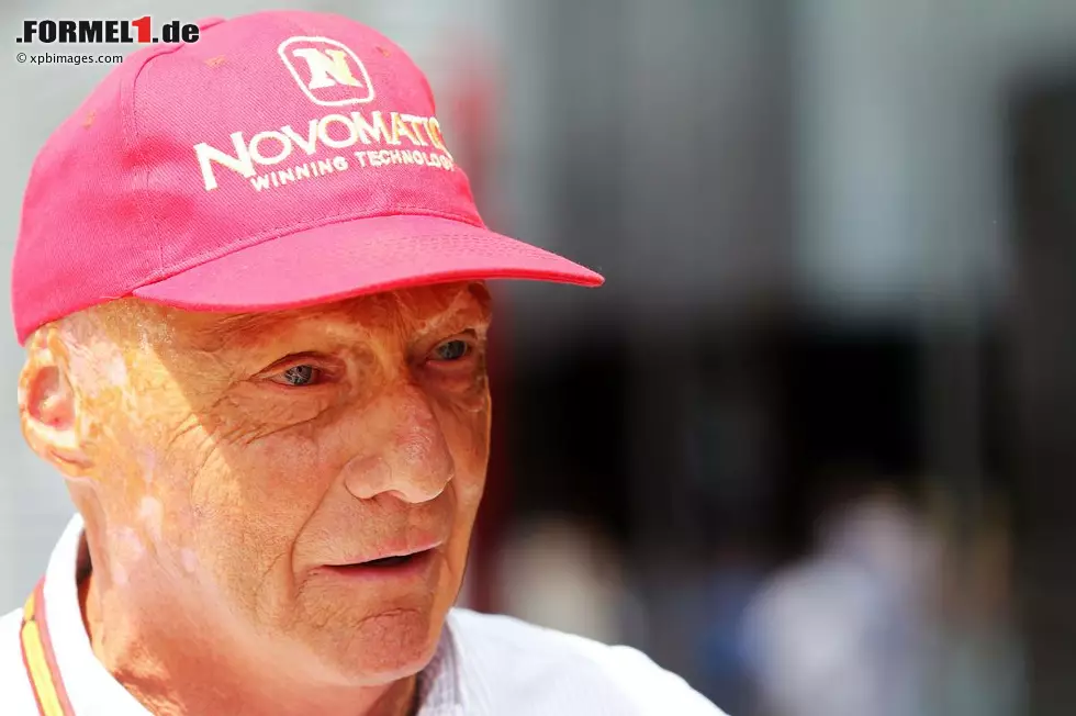 Foto zur News: Neue Zürcher Zeitung (Schweiz): "Mercedes dominiert die Formel 1, die Stimmung jedoch ist nach dem Eklat von Spa-Francorchamps im Keller. Die beiden Fahrer müssen zur Krisensitzung antraben. Das Prinzip der freien Fahrt ist gescheitert."