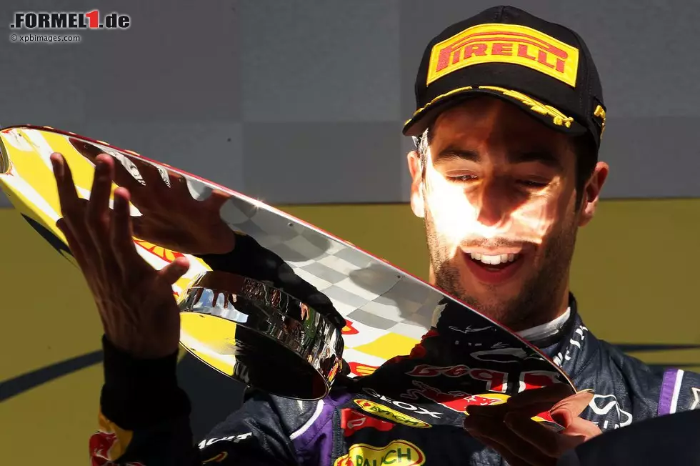 La Gazzetta dello Sport (Italien): "Kampf in den Ardennen. Rosberg und Hamilton kämpfen in einem atemlosen Duell um die Herrschaft über den anderen. Die Spannung wächst bei jedem Rennen, während der Vorsprung gegenüber den Rivalen immer mehr zunimmt. Ricciardo rennt wie ein Veteran. Er reduziert die Kluft gegenüber Hamilton. Nie ein Fehler in der ganzen Saison, eine unglaubliche Kaltblütigkeit." Foto zur News: La Gazzetta dello Sport (Italien): "Kampf in den Ardennen. Rosberg und Hamilton kämpfen in einem atemlosen Duell um die Herrschaft über den anderen. Die Spannung wächst bei jedem Rennen, während der Vorsprung gegenüber den Rivalen immer mehr zunimmt. Ricciardo rennt wie ein Veteran. Er reduziert die Kluft gegenüber Hamilton. Nie ein Fehler in der ganzen Saison, eine unglaubliche Kaltblütigkeit."