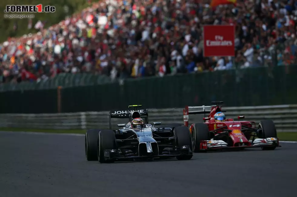 Corriere dello Sport (Italien): "Rosberg und Hamilton, Spannung bei Mercedes, am Schluss gewinnt Ricciardo. Im Ardennen-Tempel Spa siegt Daniel Ricciardo, während die beiden Streithähne Rosberg und Hamilton gegeneinander kämpfen. Eine defekte Batterie versenkt Alonso. Fünf Sekunden genügen, um ein mögliches Podium in einen enttäuschenden siebten Platz umzuwandeln." Foto zur News: Corriere dello Sport (Italien): "Rosberg und Hamilton, Spannung bei Mercedes, am Schluss gewinnt Ricciardo. Im Ardennen-Tempel Spa siegt Daniel Ricciardo, während die beiden Streithähne Rosberg und Hamilton gegeneinander kämpfen. Eine defekte Batterie versenkt Alonso. Fünf Sekunden genügen, um ein mögliches Podium in einen enttäuschenden siebten Platz umzuwandeln."