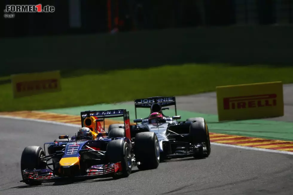 Foto zur News: L&#039;Equipe (Frankreich): "Ricciardo die dritte Kraft. Nach seinem Erfolg in Ungarn vor der Sommerpause hat der Australier in Spa bereits seinen dritten Saisonsieg perfekt gemacht. Der stets optimistische Ricciardo profitierte vom Rennverlauf. Er ist der einzige Konkurrent der Mercedes-Fahrer. Wieder einmal dominierte er mühelos seinen Teamkollegen, Vierfach-Weltmeister Sebastian Vettel."