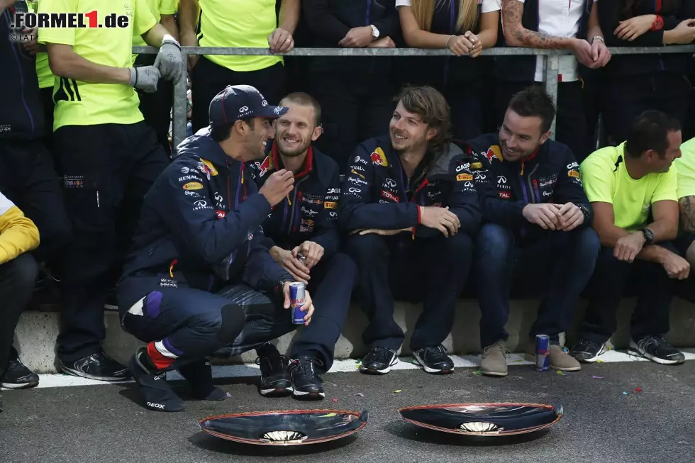 El Mundo Deportivo (Spanien): "Daniel Ricciardo setzt sein Gesetz in Spa durch. Der Australier war nicht zu bremsen und konnte die 'Berührung' zwischen Hamilton und Rosberg nutzen." Foto zur News: El Mundo Deportivo (Spanien): "Daniel Ricciardo setzt sein Gesetz in Spa durch. Der Australier war nicht zu bremsen und konnte die 'Berührung' zwischen Hamilton und Rosberg nutzen."