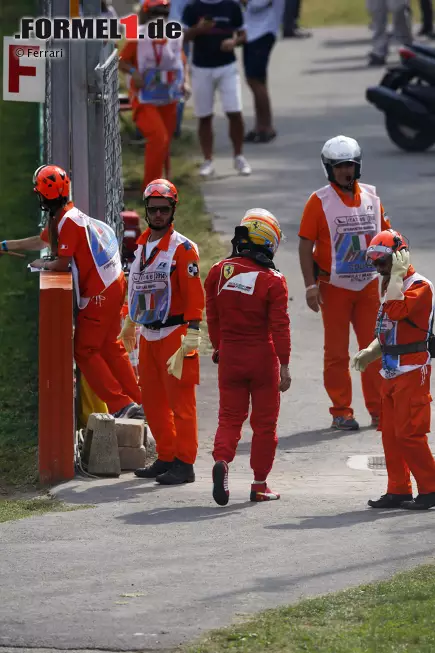 Vielleicht folgt Alonso auch selbst bald dem Ruf des Geldes und kehrt zu McLaren zurück. Im fünften Ferrari-Jahr ausgerechnet in Monza erstmals wegen eines technischen Defekts auszuscheiden, ist jedenfalls ein neuer Tiefpunkt. Foto zur News: Vielleicht folgt Alonso auch selbst bald dem Ruf des Geldes und kehrt zu McLaren zurück. Im fünften Ferrari-Jahr ausgerechnet in Monza erstmals wegen eines technischen Defekts auszuscheiden, ist jedenfalls ein neuer Tiefpunkt.