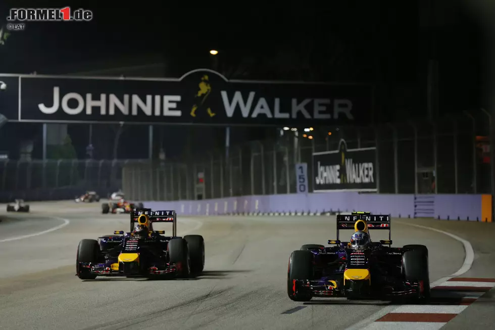 El Mundo Deportivo (Spanien): "Hamilton ist der neue WM-Führende. Die beiden Red-Bull-Piloten Sebastian Vettel und Daniel Ricciardo begleiten Hamilton auf das Podium. Ein Riesenschritt von Hamilton in Richtung Titel. Nico konnte sich nicht verteidigen, Lewis dominierte mit Autorität." Foto zur News: El Mundo Deportivo (Spanien): "Hamilton ist der neue WM-Führende. Die beiden Red-Bull-Piloten Sebastian Vettel und Daniel Ricciardo begleiten Hamilton auf das Podium. Ein Riesenschritt von Hamilton in Richtung Titel. Nico konnte sich nicht verteidigen, Lewis dominierte mit Autorität."