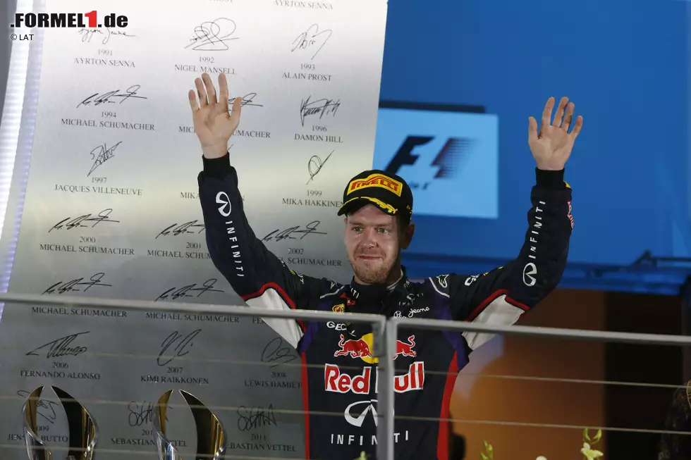 Foto zur News: La Gazzetta dello Sport (Italien): "Hamiltons Leistung ist einfach beeindruckend. Großartig ist das Tempo, das er 25 Runden lang gehalten hat. Er hat dank seiner großartigen Qualitäten gewonnen. Vettel feiert sein bestes Rennen und das beste Resultat des Jahres, obwohl Red Bull nicht wirklich die richtige Taktik wählt. Ferrari gibt Signale des Erwachens, und Alonso führt die Scuderia in die Nähe des Podiums."