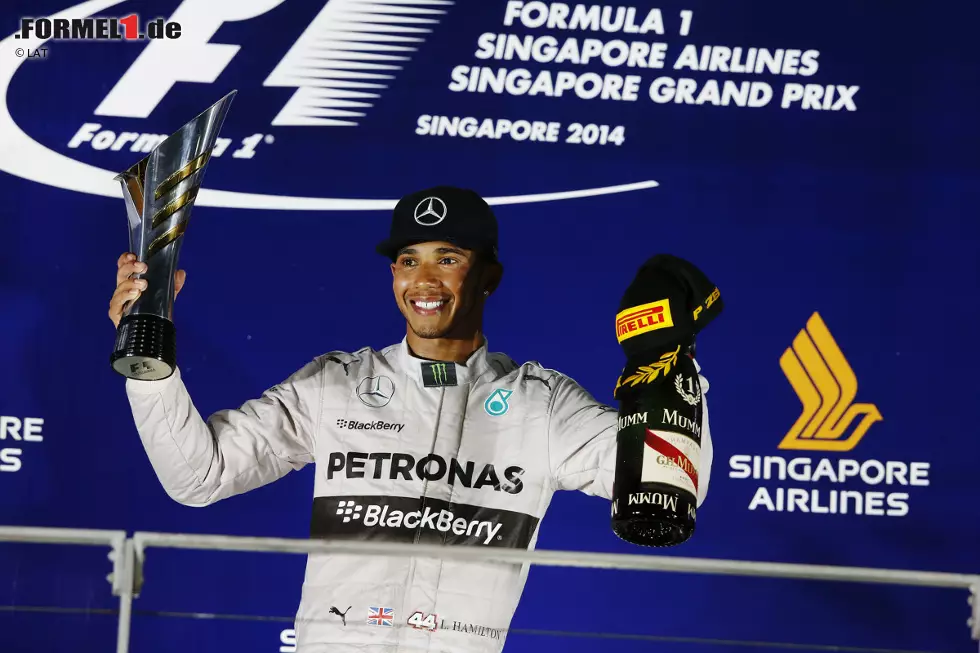 Foto zur News: L&#039;Equipe (Frankreich): "Hamilton profitiert von einem Ausfall. Lewis Hamilton gewinnt sein siebtes Saisonrennen am Sonntagabend in Singapur und übernimmt wegen Rosbergs Ausfall die WM-Führung. Für Rosberg &#039;ein schreckliches Gefühl&#039;."
