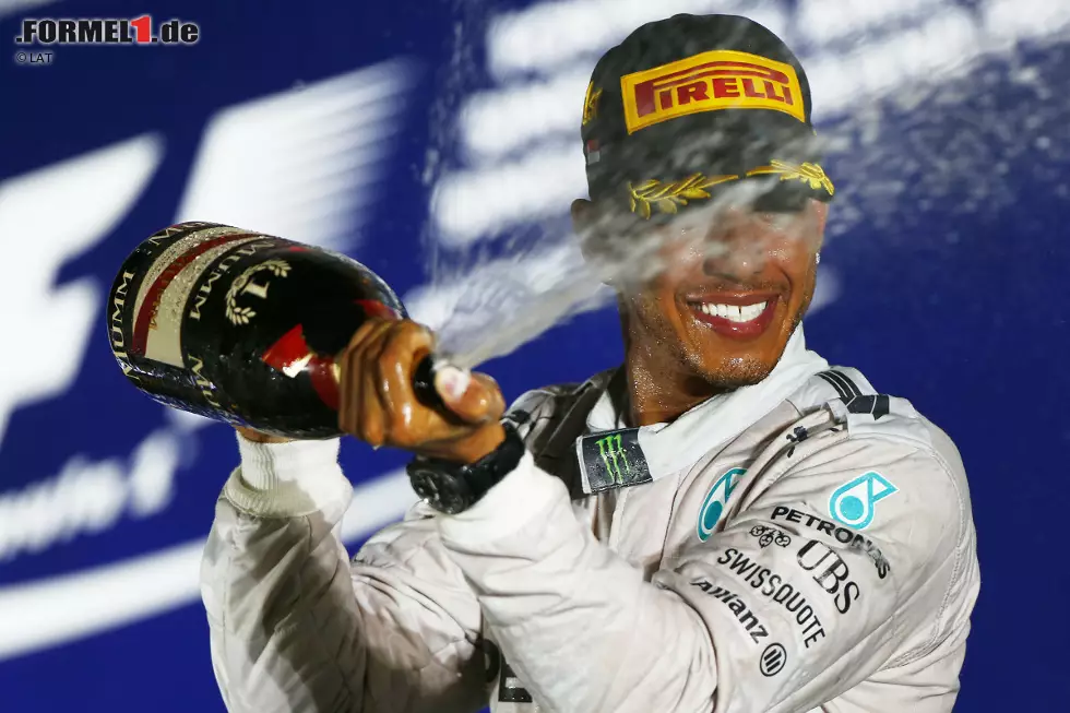 Superdeporte (Spanien): "Schlag auf den Tisch von Hamilton in Singapur. Der Brite setzt sich in Marina Bay durch und übernimmt die WM-Führung nach dem Ausfall Rosbergs. Alonso wird am Ende Vierter." Foto zur News: Superdeporte (Spanien): "Schlag auf den Tisch von Hamilton in Singapur. Der Brite setzt sich in Marina Bay durch und übernimmt die WM-Führung nach dem Ausfall Rosbergs. Alonso wird am Ende Vierter."