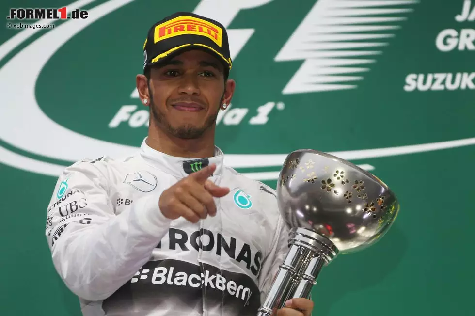 Foto zur News: La Gazzetta dello Sport (Italien): "Albtraum in Suzuka, Bianchi kämpft um sein Leben. Hamilton feiert in Japan einen traurigen Sieg. Für ihn ist dies ein magischer Moment. Er feiert den dritten Sieg in Serie nach einem perfekten Rennen. Jetzt heißt es nur noch, den WM-Titel zu ergattern."