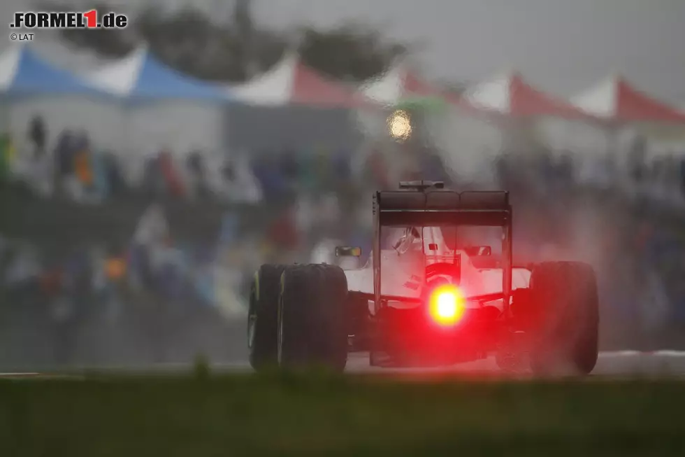 Daily Telegraph (Großbritannien): "Lewis Hamilton zeigt eine brillante Performance, das Rennen wird aber von einem schweren Crash und einer Verletzung von Jules Bianchi überschattet. Der Marussia-Pilot kämpft auf der Intensivstation um sein Leben. Der Unfall erinnert uns daran, dass die Formel 1 ein gefährlicher Sport ist." Foto zur News: Daily Telegraph (Großbritannien): "Lewis Hamilton zeigt eine brillante Performance, das Rennen wird aber von einem schweren Crash und einer Verletzung von Jules Bianchi überschattet. Der Marussia-Pilot kämpft auf der Intensivstation um sein Leben. Der Unfall erinnert uns daran, dass die Formel 1 ein gefährlicher Sport ist."